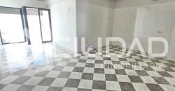 Local comercial con cochera y zona de ocio – Centro de Espera