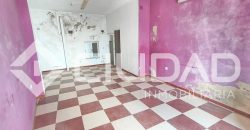 Local comercial con cochera y zona de ocio – Centro de Espera