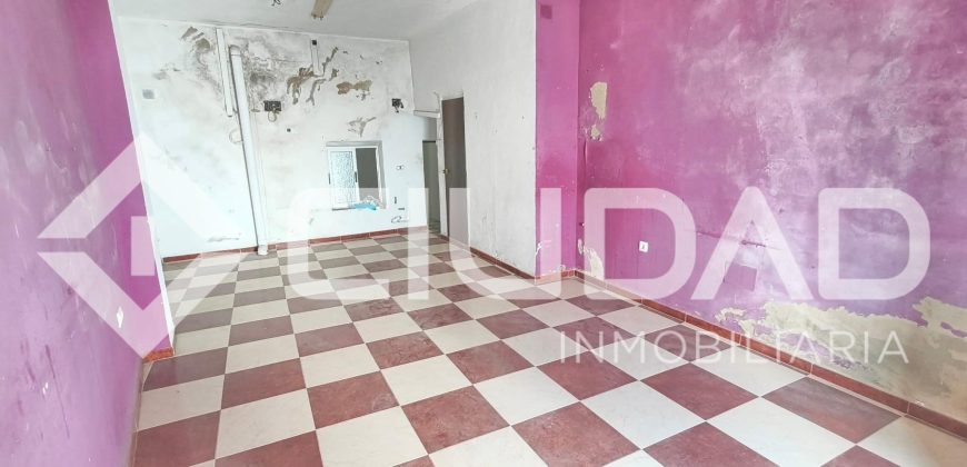 Local comercial con cochera y zona de ocio – Centro de Espera
