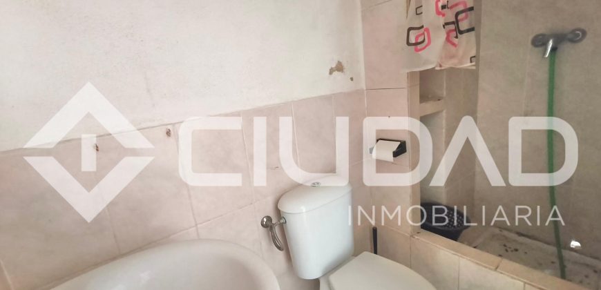 Local comercial con cochera y zona de ocio – Centro de Espera