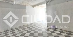 Local comercial con cochera y zona de ocio – Centro de Espera