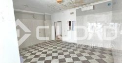 Local comercial con cochera y zona de ocio – Centro de Espera
