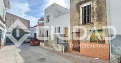Local comercial con cochera y zona de ocio – Centro de Espera