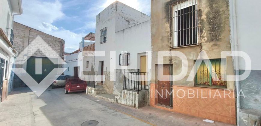 Local comercial con cochera y zona de ocio – Centro de Espera
