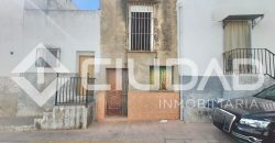 Local comercial con cochera y zona de ocio – Centro de Espera
