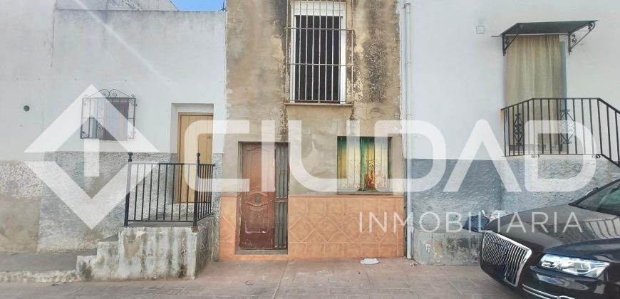 Local comercial con cochera y zona de ocio – Centro de Espera