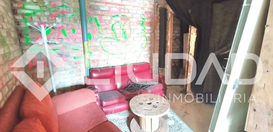 Local comercial con cochera y zona de ocio – Centro de Espera