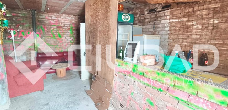 Local comercial con cochera y zona de ocio – Centro de Espera