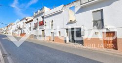 Local comercial con cochera y zona de ocio – Centro de Espera