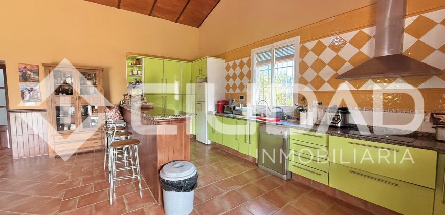 Finca rústica con vivienda y piscina