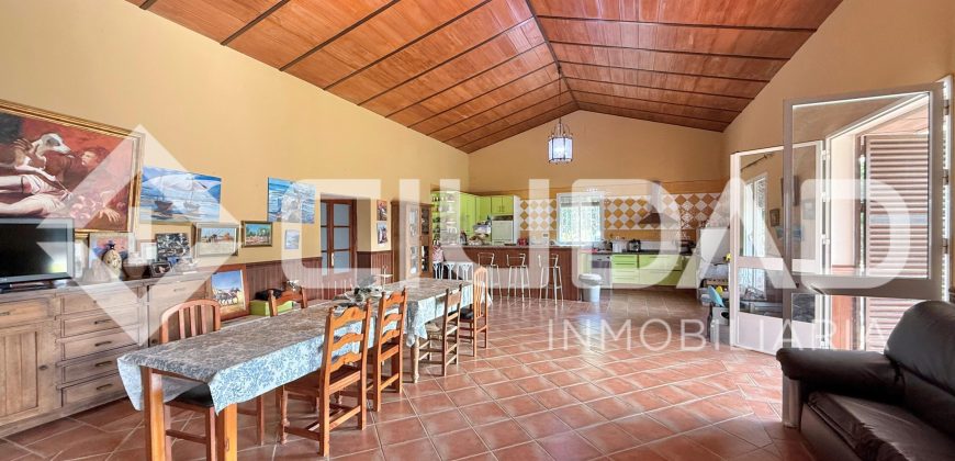 Finca rústica con vivienda y piscina