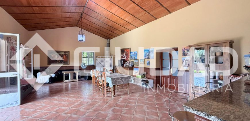 Finca rústica con vivienda y piscina