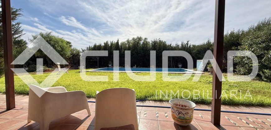 Finca rústica con vivienda y piscina