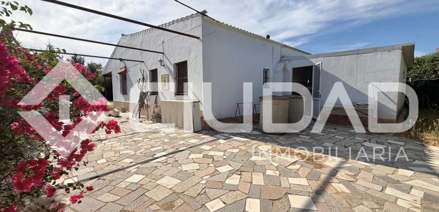 Finca rústica con vivienda y piscina