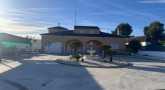 MAGNÍFICO CHALET CAMPO LAS MONJAS (OSUNA)