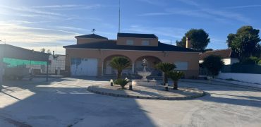 MAGNÍFICO CHALET CAMPO LAS MONJAS (OSUNA)