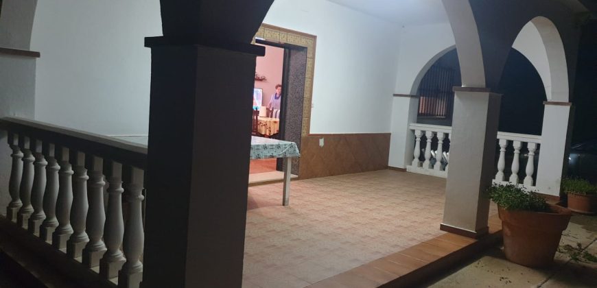 Amplio Campo con Casa y Piscina en Pago Redondo ! Morón de la Frontera.