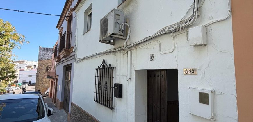 Amplia Casa de Dos Plantas con Azoteas y Lavadero en calle Cruz Verde!