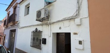 Amplia Casa de Dos Plantas con Azoteas y Lavadero en calle Cruz Verde!