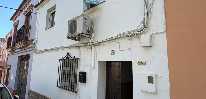 Amplia Casa de Dos Plantas con Azoteas y Lavadero en calle Cruz Verde!