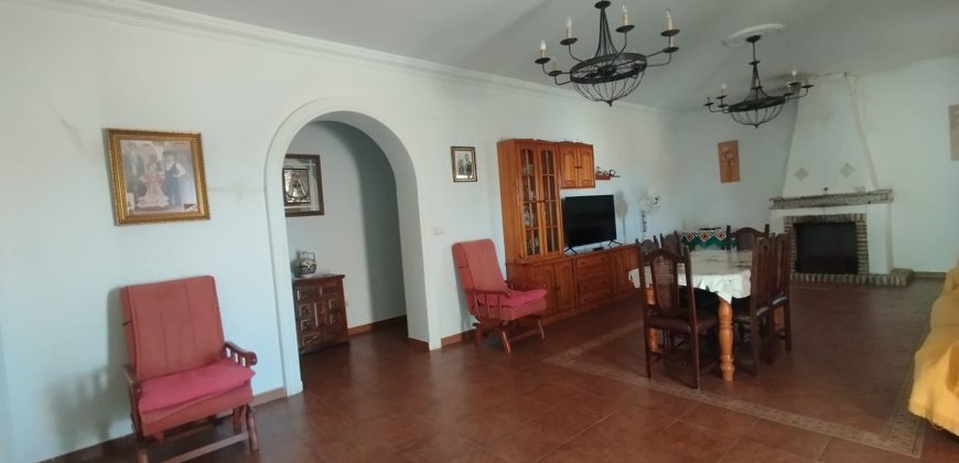 Amplio Campo con Casa y Piscina en Pago Redondo ! Morón de la Frontera.
