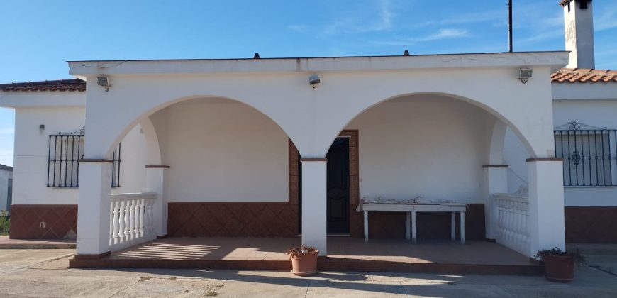 Amplio Campo con Casa y Piscina en Pago Redondo ! Morón de la Frontera.