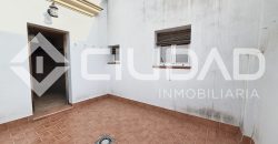 CASA REFORMADA CON GRAN PATIO – ZONA BULEVAR, LEBRIJA