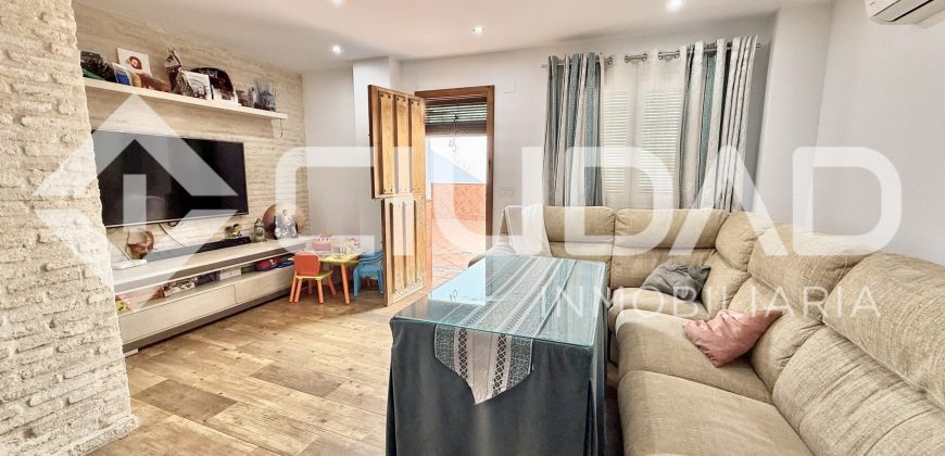 CASA REFORMADA CON GRAN PATIO – ZONA BULEVAR, LEBRIJA