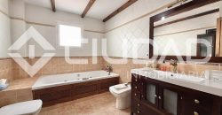 CASA REFORMADA CON GRAN PATIO – ZONA BULEVAR, LEBRIJA