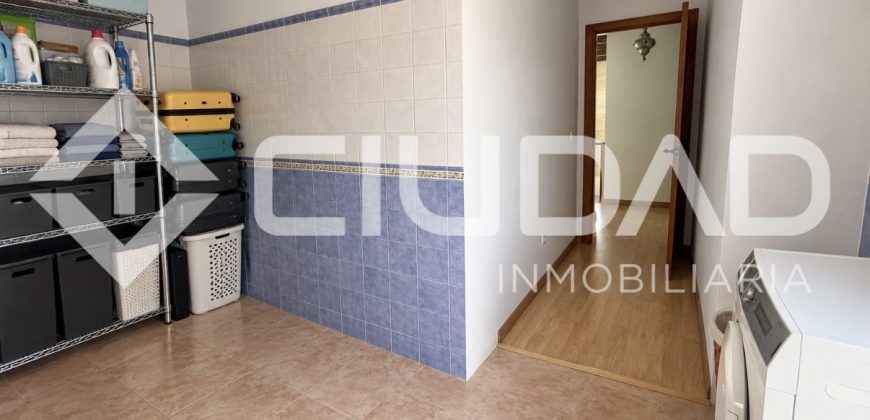 CASA REFORMADA CON GRAN PATIO – ZONA BULEVAR, LEBRIJA