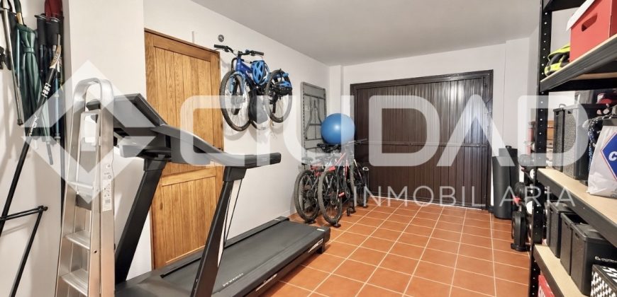 CASA REFORMADA CON GRAN PATIO – ZONA BULEVAR, LEBRIJA